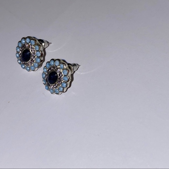 Earrings - Picture 4 of 6